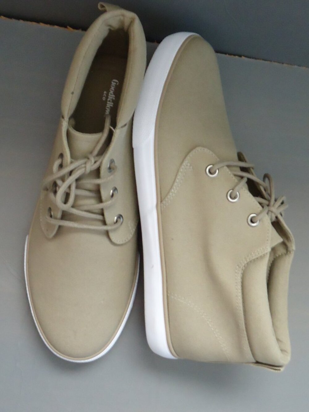 SIZE 11. Goodfellow & co men’s high-top canvas sneakers.